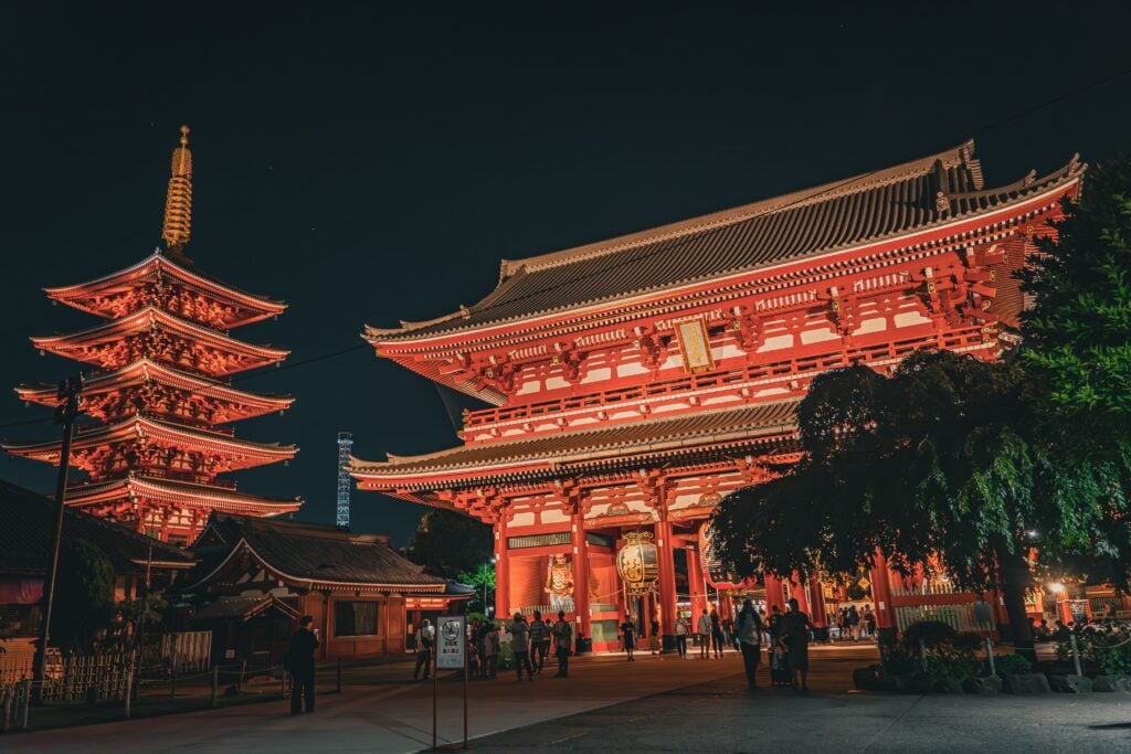 Kaminarimon Gate illuminated at night at Sensō-ji Temple in Asakusa, Tokyo.